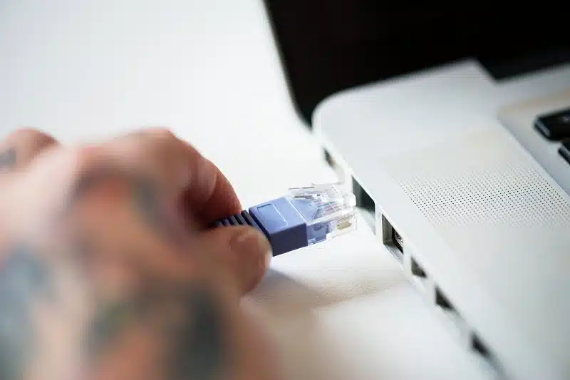 Choisir un câble ethernet pour la fibre : garantir une connexion optimale